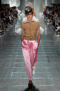 marc-jacobs-rtw-ss19-photos-23(1).thumb.jpg.86386d0a97406385a0d6448a1242c9e2.jpg
