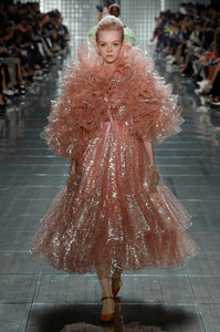 marc-jacobs-rtw-ss19-photos-35(1).thumb.jpg.790a7ddc1ba12163124e26287bf97721.jpg