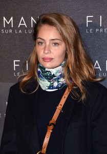 marie-ange-casta-first-man-premiere-in-paris-5_thumbnail.jpg