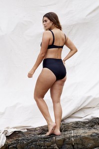 marvell-lane-keira-bikini-bottom-in-black-marvell-lane_2400x.thumb.jpg.3af8e45ddc6ba4cda267bbb63a0d79bf.jpg