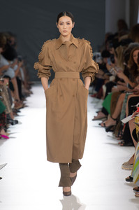 max-mara-rtw-spring-2019-milan-fashion-week-ffw-0013(1).thumb.jpg.0286773f4228704f1f4f7674a893b277.jpg