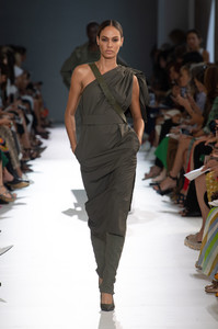 max-mara-rtw-spring-2019-milan-fashion-week-ffw-0163(1).thumb.jpg.14443c9d934ddb24953b8dcc804b65e0.jpg