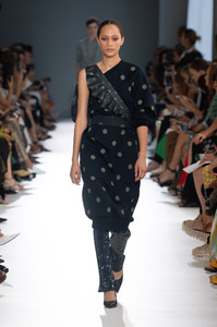 max-mara-rtw-spring-2019-milan-fashion-week-ffw-0293(1).thumb.jpg.32dbb2a9c0017a1e733f9c8ee135b2c5.jpg
