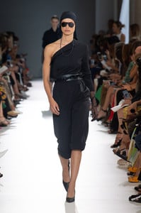 max-mara-rtw-spring-2019-milan-fashion-week-ffw-0403(1).thumb.jpg.fb38a52b35e7860201711a937b10b4df.jpg