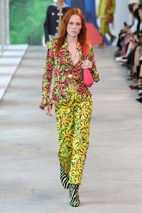 michael-kors-rtw-ss19-gg-0181(1).thumb.jpg.0d161c20aba60d1cf7969d24de2a97a3.jpg
