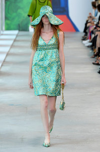 michael-kors-rtw-ss19-gg-0321(1).thumb.jpg.464eb03de85ea0e75e0190e2909fbbe6.jpg