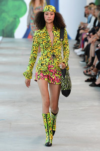 michael-kors-rtw-ss19-gg-0471(1).thumb.jpg.aa6c99dd28706a19193a1e7774429aef.jpg