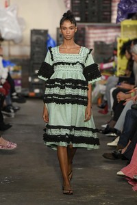 molly-goddard-rtw-spring-2019-london-fashion-week-89(1).thumb.jpg.e48f4c6be853accec2e1db873e7758ca.jpg