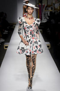 moschino41(1).thumb.jpg.e3a73582eaa2ae0030557f3289652166.jpg