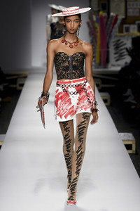moschino42(1).thumb.jpg.b9de6a96a11165d24c16c7535be75645.jpg