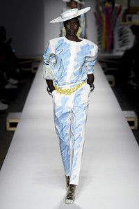 moschino52(1).thumb.jpg.25a0362964e8309361c5d004921d781c.jpg