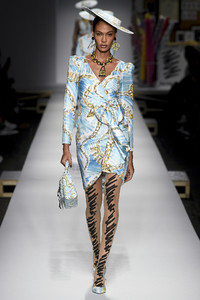 moschino53(1).thumb.jpg.7b81640de657fea9b9eb102c98450b7b.jpg