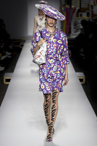 moschino66(1).thumb.jpg.4a72f1b53b6cd50fb84a0626604be48e.jpg