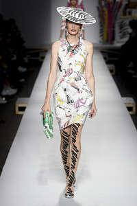 moschino67(1).thumb.jpg.0285d9134d1d8caf141d486462ba5a9c.jpg