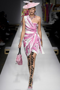 moschino70(1).thumb.jpg.46cca42263425e17afadb0f4dfb0ca52.jpg