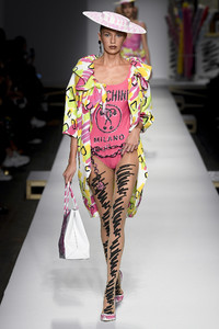 moschino71(1).thumb.jpg.640390906cc77a4386e47666b0dee81c.jpg