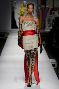 moschino82(1).thumb.jpg.4e9422a80dc70177a5a57f22d29a88ad.jpg