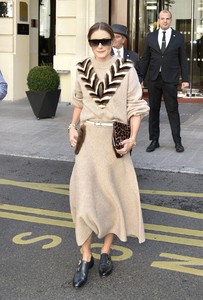 olivia-palermo-leaves-her-hotel-in-paris-09-27-2018-1.thumb.jpg.ab96ee5a1cd271e46b8357cc4749d96b.jpg