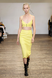olivier-theyskens-rtw-spring-2019-paris-fashion-week1844(1).thumb.jpg.41f729c8176f3c7a2a19e3977c2ce22c.jpg