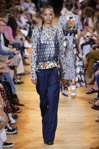 paco-rabanne-rtw-spring-2019-paris-fashion-week-pfw-004(1).thumb.jpg.d71b7fd883e770ba49f20e284274a80a.jpg