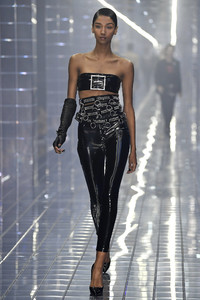 philipp-plein-spring-2019-milan-fashion-week-collection042(1).thumb.jpg.395d4f9698f7f77fe8b3295a92f08bad.jpg