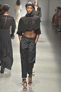 philosophy-spring-2019-milan-fashion-week-collection0101(1).thumb.jpg.cbbfa95a757becf2568ed1ea361482cb.jpg