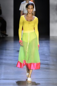 prabal-gurung-rs19-4744.thumb.jpg.44c46b9f00cff9dee57d5942b76f27ab.jpg