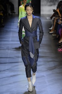 prabal-gurung-rs19-4955.thumb.jpg.7ee2b8353a4224738d3421dd4849a2ee.jpg