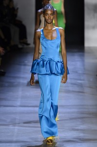 prabal-gurung-rs19-5277.thumb.jpg.31a86b6827154df1b8a911a43b027215.jpg