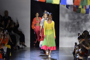 prabal-gurung-rs19-5307.thumb.jpg.79d573164e77638c7608511645d1a670.jpg