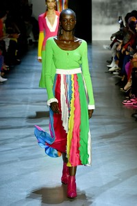 prabal-gurung-rtw-ss19-photos-07(1).thumb.jpg.22968bcdbf67675db7c95da5c8a7e36f.jpg