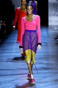 prabal-gurung-rtw-ss19-photos-10(1).thumb.jpg.31dd1eda36ae11646a9d1c3cb68621a0.jpg
