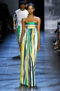 prabal-gurung-rtw-ss19-photos-30(1).thumb.jpg.1292ce378e536fda400147ab683899a1.jpg