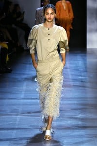 prabal-gurung-rtw-ss19-photos-38(1).thumb.jpg.a02471e2c0158abad6587c3a3b3d6534.jpg