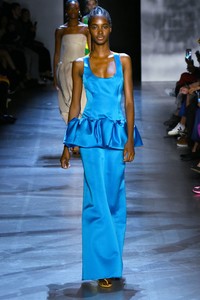 prabal-gurung-rtw-ss19-photos-58(1).thumb.jpg.10a01f774900599d4f2f2fa90b944d78.jpg