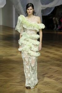 preen-rtw-spring-2019-london-fashion-week-863(1).thumb.jpg.6cf3438a714cd7a5289872a5a972543e.jpg