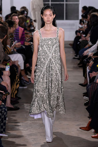 proenza-schouler-s19-gg-14(1).thumb.jpg.00f15a0be01ff6a4d7066ff824c2dd4a.jpg