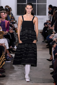 proenza-schouler-s19-gg-21(1).thumb.jpg.795d5680686d13ee2ac11677554ae082.jpg