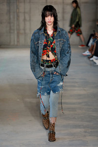 r13-rtw-spring-2019-020(1).thumb.jpg.96e89c7d8adf8e9ce945e7ea2624184e.jpg