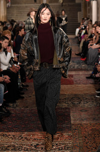 ralph-lauren-rtw-spring-2019-26(1).thumb.jpg.47677a11c83ba8ca293ef86165099b76.jpg