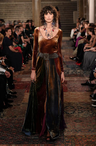 ralph-lauren-rtw-spring-2019-61(1).thumb.jpg.61e7f72de764816a2503c1269d793530.jpg