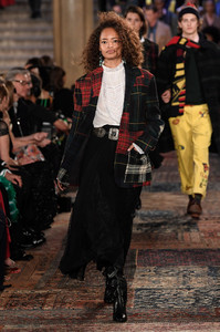 ralph-lauren-rtw-spring-2019-98(1).thumb.jpg.f9b193ffd031494d3964f2ded42cb506.jpg