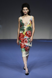 richard-quinn-rtw-spring-2019-london-fashion-week-111(1).thumb.jpg.d9dfbab9b5653c1df18309325f8bee51.jpg