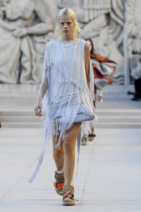 rick-owens-ggrtw-spring-2019-paris-fashion-week1447(1).thumb.jpg.746baff520676751b1aab85eec746097.jpg