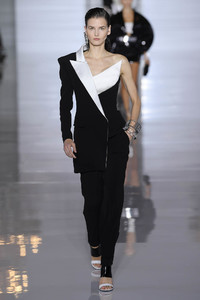 rick-owens-ggrtw-spring-2019-paris-fashion-week1563(1).thumb.jpg.67ee1a007b79ee7bbd54e09cb494e88d.jpg