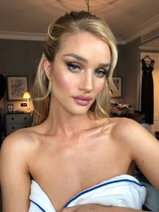 rosie-gq-2018.thumb.jpg.6c85595f386b1a7ee57d00d5df46f618.jpg