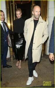 rosie-huntington-whiteley-jason-statham-step-out-for-date-night-in-london-06.thumb.jpg.9a39f56d2905f3ca6d7bed65b8408ab0.jpg