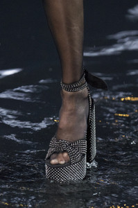 saint-laurent-clp-rs19-3246.thumb.jpg.eebe9c8fe7f5dd4636ba3cee0a71bfab.jpg