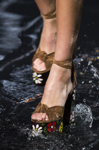saint-laurent-clp-rs19-3531.thumb.jpg.fb43ab10cbf3b41bb2d15be9a7974b60.jpg