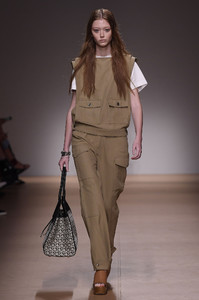 salvatore-ferragamo-rtw-spring-2019-milan-fashion-week-ffw-041(1).thumb.jpg.648c58e004b21b41b7a2021224e66356.jpg
